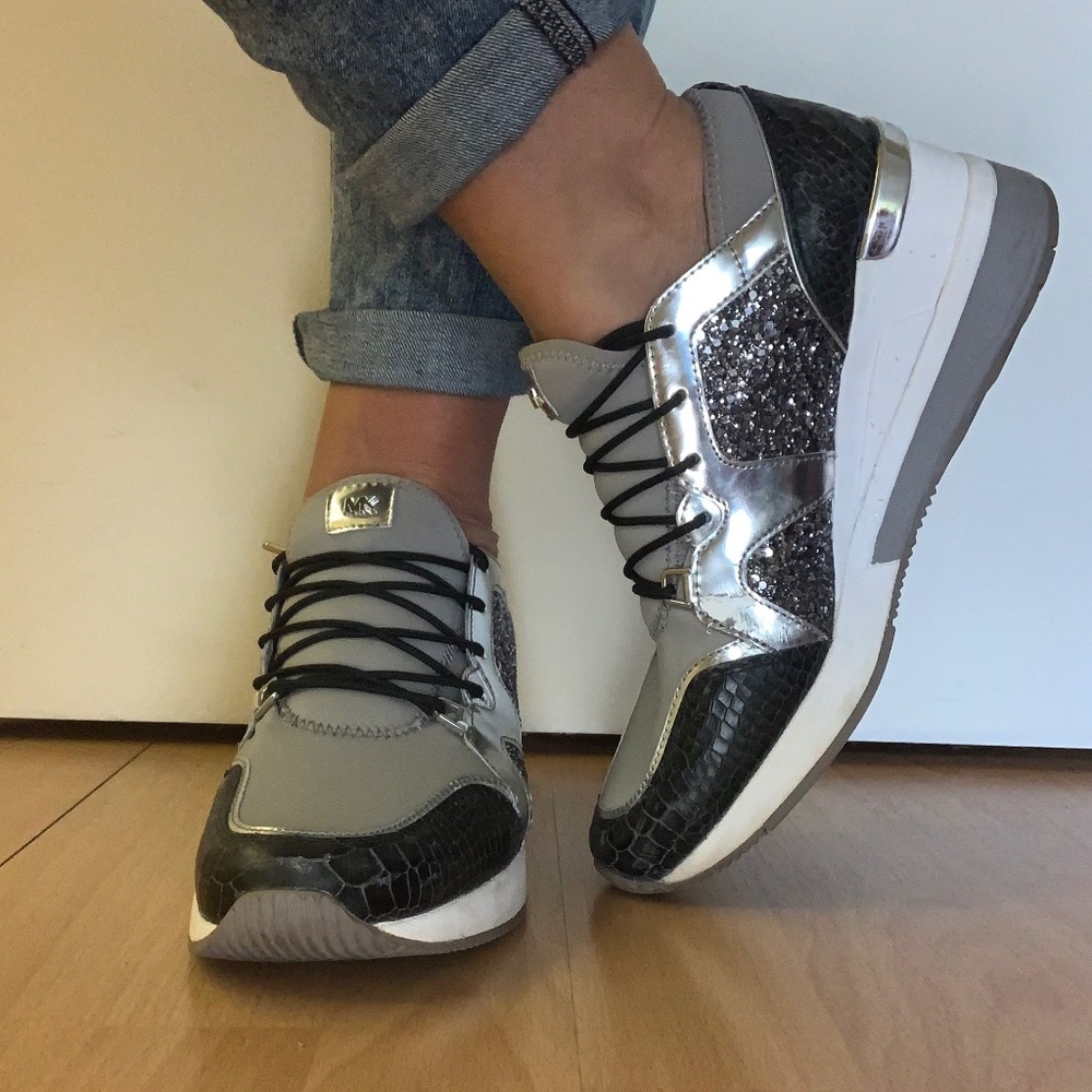 🔥Michael Kors Trainer Sneakers Size 9.5 black and sil…